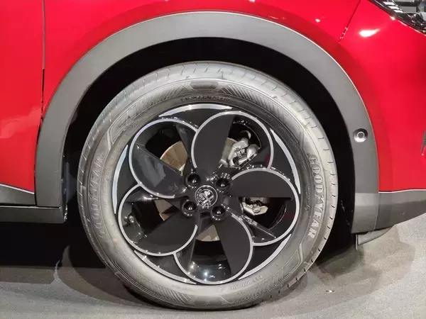 「アルファ ロメオが日本に適したコンパクトオシャレなSUV「ジュニア」を発売」の画像