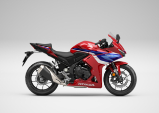 ホンダの400ccに“クラッチ操作ほぼ不要”モデル！ 「CBR400R E-Clutch」「NX400 E-Clutch」発売