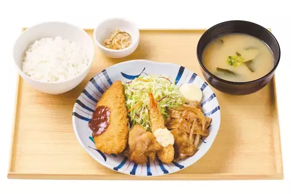 「【2週間】やよい軒、4種のおかずを一皿に！ エビフライ、から揚げ、しょうが焼も」の画像