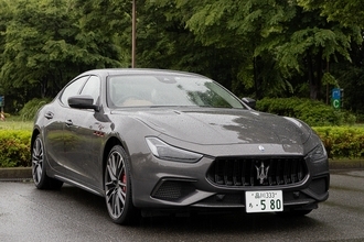 イタリアの名門・マセラティの最速セダン「ギブリ トロフェオ」の速さは芸術的だ