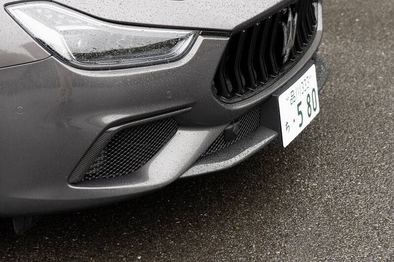 イタリアの名門・マセラティの最速セダン「ギブリ トロフェオ」の速さは芸術的だ