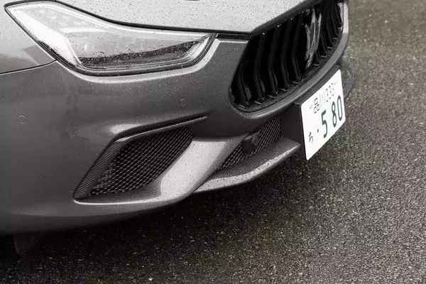 「イタリアの名門・マセラティの最速セダン「ギブリ トロフェオ」の速さは芸術的だ」の画像