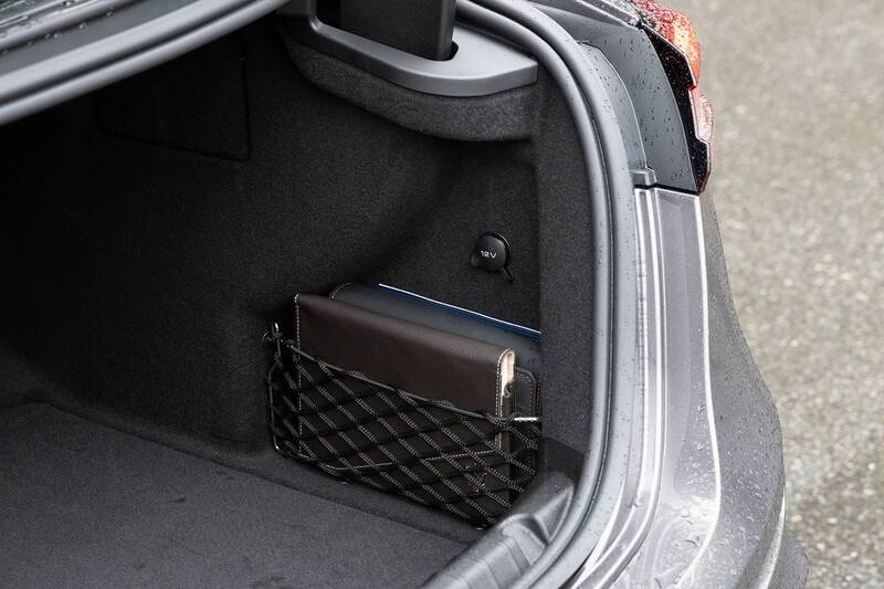 イタリアの名門・マセラティの最速セダン「ギブリ トロフェオ」の速さは芸術的だ