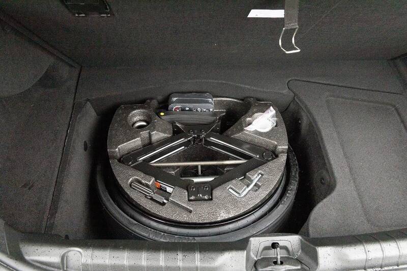 イタリアの名門・マセラティの最速セダン「ギブリ トロフェオ」の速さは芸術的だ