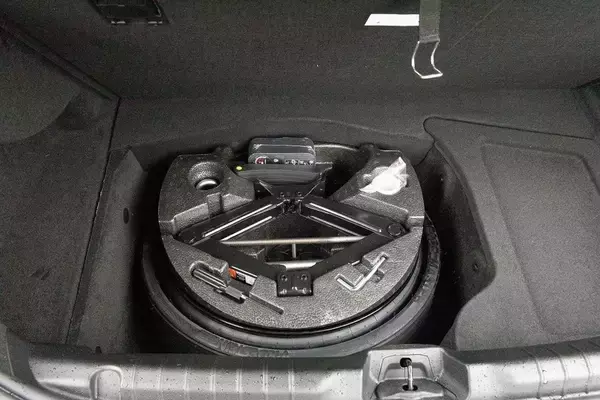 「イタリアの名門・マセラティの最速セダン「ギブリ トロフェオ」の速さは芸術的だ」の画像