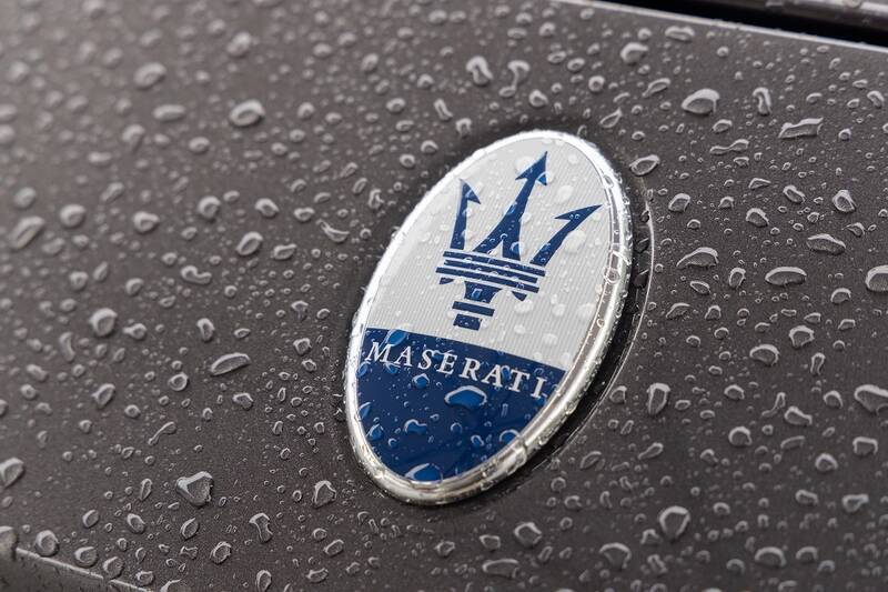 イタリアの名門・マセラティの最速セダン「ギブリ トロフェオ」の速さは芸術的だ