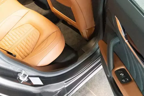 「イタリアの名門・マセラティの最速セダン「ギブリ トロフェオ」の速さは芸術的だ」の画像