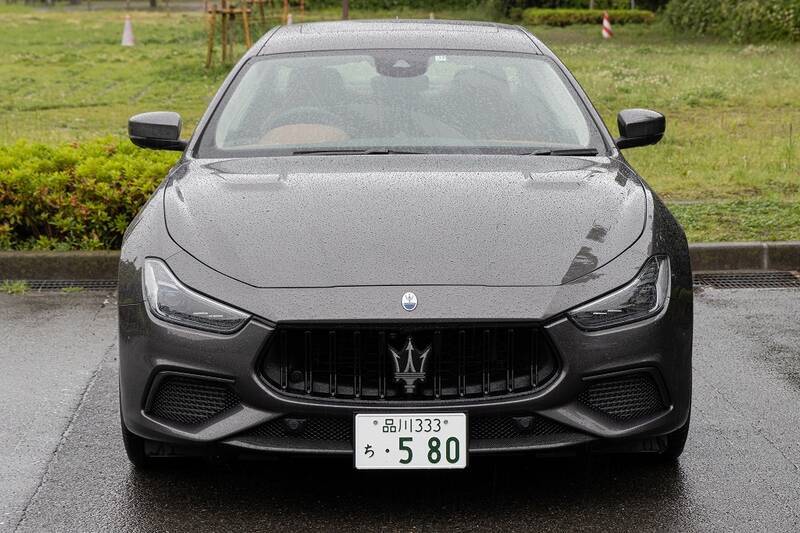 イタリアの名門・マセラティの最速セダン「ギブリ トロフェオ」の速さは芸術的だ