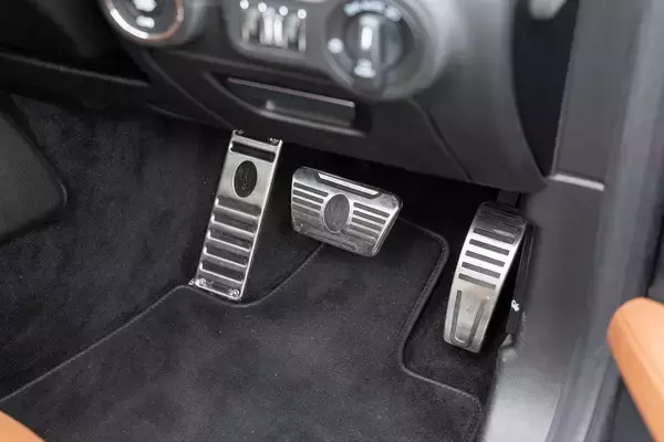 「イタリアの名門・マセラティの最速セダン「ギブリ トロフェオ」の速さは芸術的だ」の画像