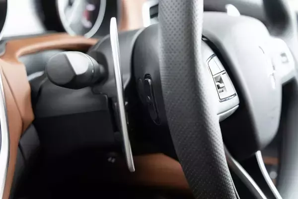 「イタリアの名門・マセラティの最速セダン「ギブリ トロフェオ」の速さは芸術的だ」の画像