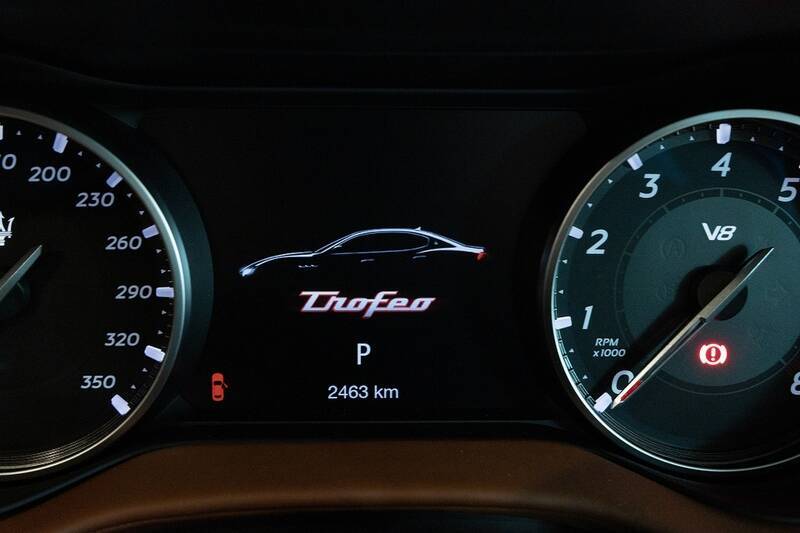 イタリアの名門・マセラティの最速セダン「ギブリ トロフェオ」の速さは芸術的だ