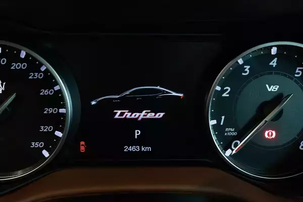 「イタリアの名門・マセラティの最速セダン「ギブリ トロフェオ」の速さは芸術的だ」の画像