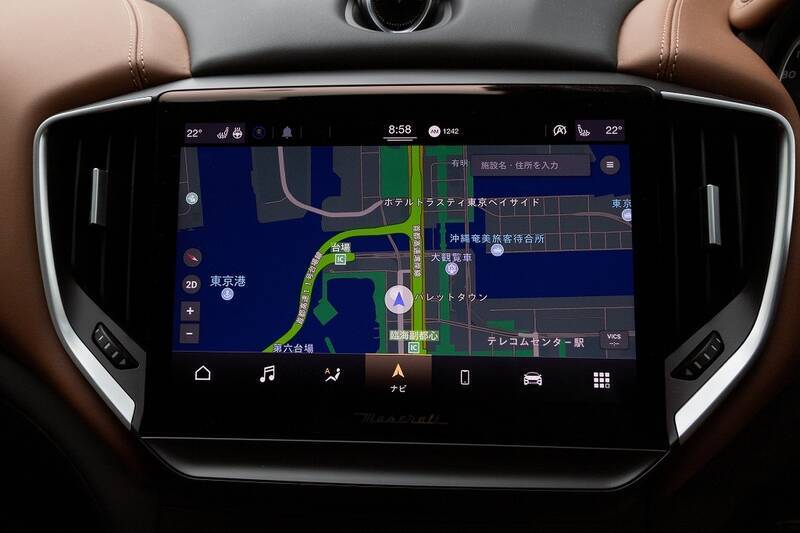 イタリアの名門・マセラティの最速セダン「ギブリ トロフェオ」の速さは芸術的だ