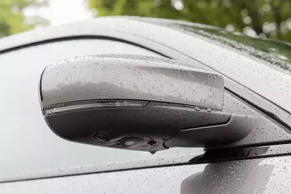 「イタリアの名門・マセラティの最速セダン「ギブリ トロフェオ」の速さは芸術的だ」の画像