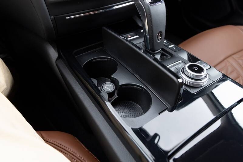 イタリアの名門・マセラティの最速セダン「ギブリ トロフェオ」の速さは芸術的だ