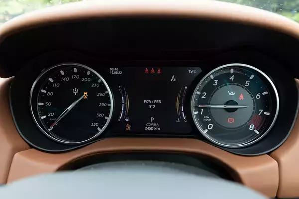 「イタリアの名門・マセラティの最速セダン「ギブリ トロフェオ」の速さは芸術的だ」の画像