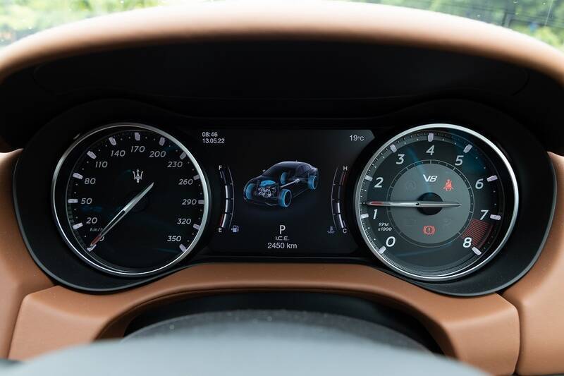 イタリアの名門・マセラティの最速セダン「ギブリ トロフェオ」の速さは芸術的だ