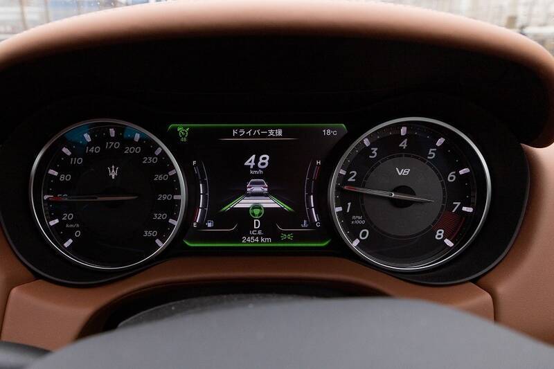 イタリアの名門・マセラティの最速セダン「ギブリ トロフェオ」の速さは芸術的だ