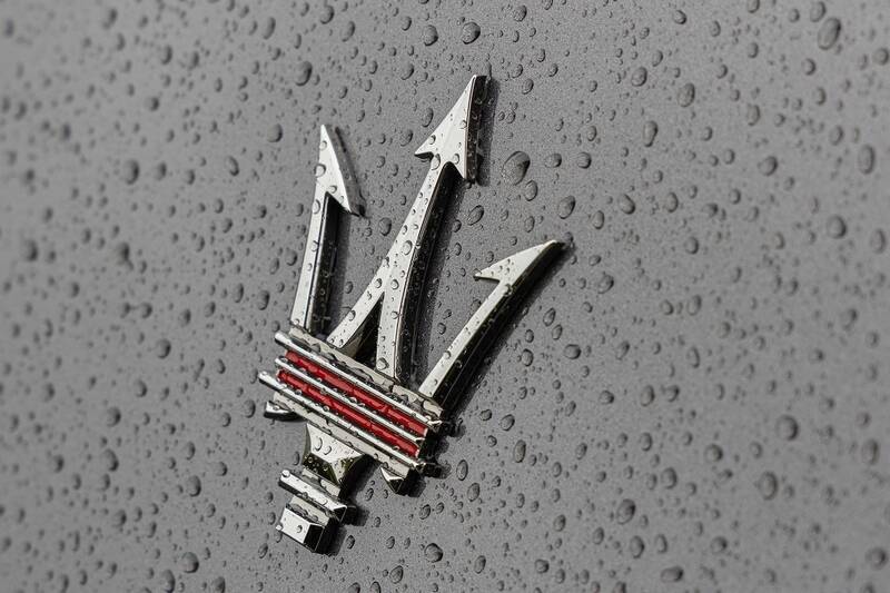 イタリアの名門・マセラティの最速セダン「ギブリ トロフェオ」の速さは芸術的だ