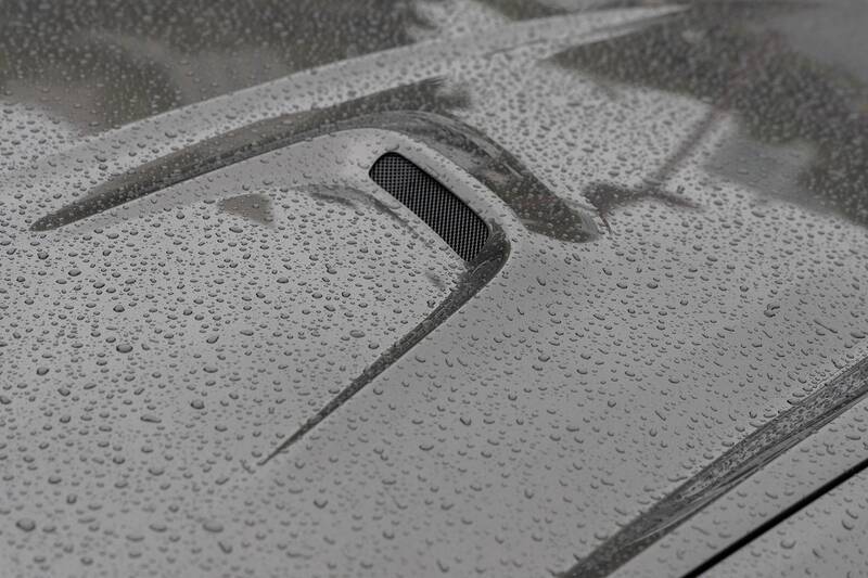 イタリアの名門・マセラティの最速セダン「ギブリ トロフェオ」の速さは芸術的だ