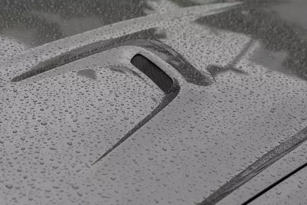 「イタリアの名門・マセラティの最速セダン「ギブリ トロフェオ」の速さは芸術的だ」の画像