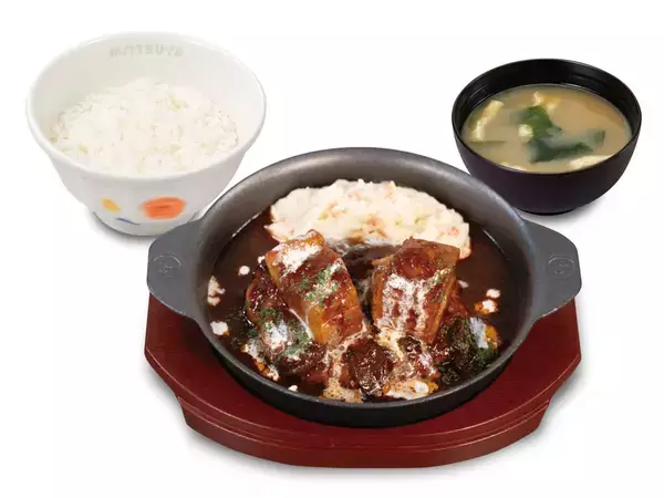 「松屋「煮込みビーフシチュー」が“ハンバーグ”入りに進化！ 肉×肉のご馳走」の画像