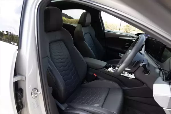 「【最長航続距離846km】アウディ「A6 e-tron」はEVの航続不安を過去にする究極のグランドツアラー」の画像