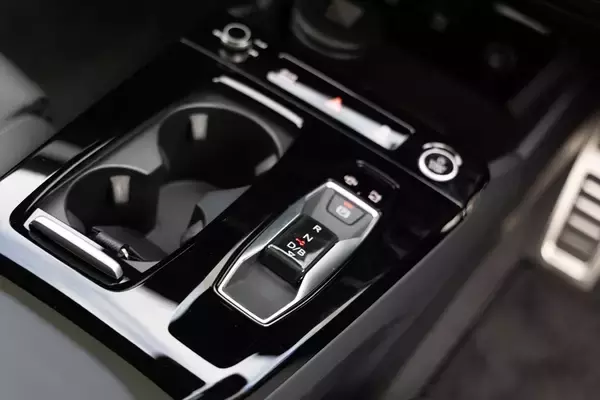 「【最長航続距離846km】アウディ「A6 e-tron」はEVの航続不安を過去にする究極のグランドツアラー」の画像