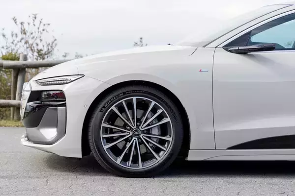 「【最長航続距離846km】アウディ「A6 e-tron」はEVの航続不安を過去にする究極のグランドツアラー」の画像