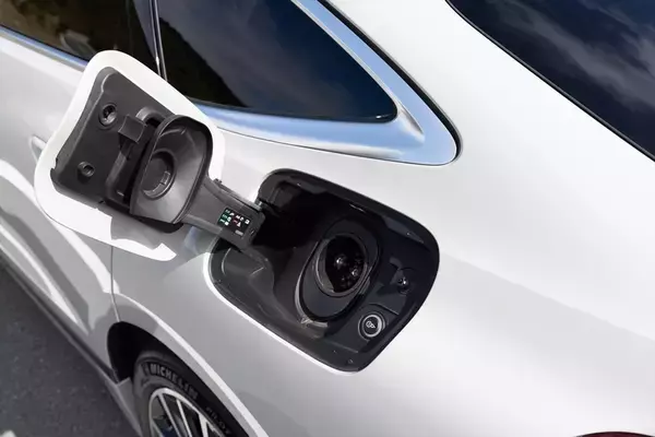 「【最長航続距離846km】アウディ「A6 e-tron」はEVの航続不安を過去にする究極のグランドツアラー」の画像