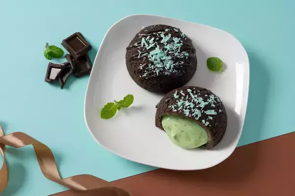 「13年ぶり、幻の「チョコミントシュー」が復活！7店舗限定で登場」の画像