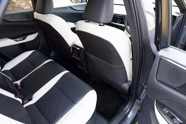 「レクサスのSUV「NX450h＋」は高い走行性能とオシャレなデザインでずっと走り続けたくなるクルマ」の画像