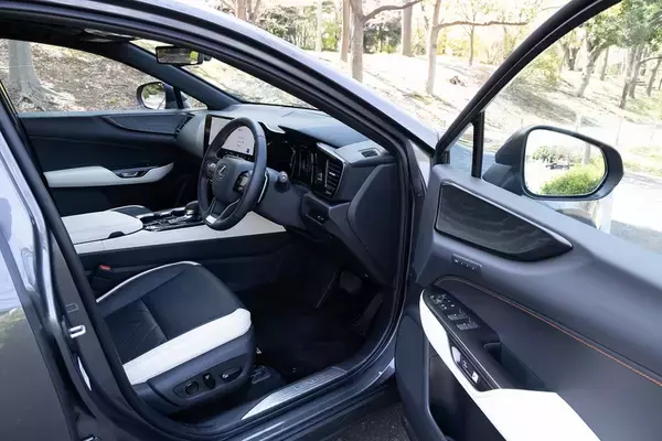 「レクサスのSUV「NX450h＋」は高い走行性能とオシャレなデザインでずっと走り続けたくなるクルマ」の画像