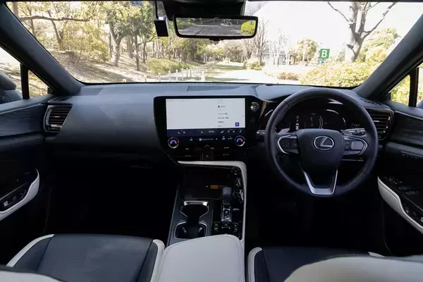 「レクサスのSUV「NX450h＋」は高い走行性能とオシャレなデザインでずっと走り続けたくなるクルマ」の画像