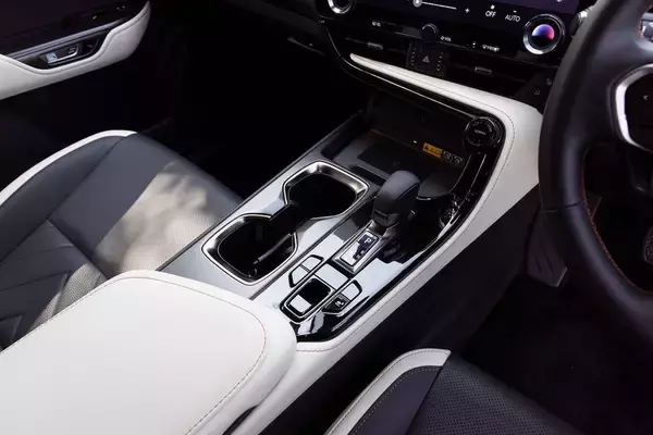 「レクサスのSUV「NX450h＋」は高い走行性能とオシャレなデザインでずっと走り続けたくなるクルマ」の画像