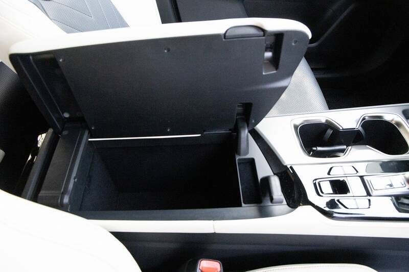 レクサスのSUV「NX450h＋」は高い走行性能とオシャレなデザインでずっと走り続けたくなるクルマ