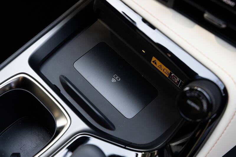 レクサスのSUV「NX450h＋」は高い走行性能とオシャレなデザインでずっと走り続けたくなるクルマ