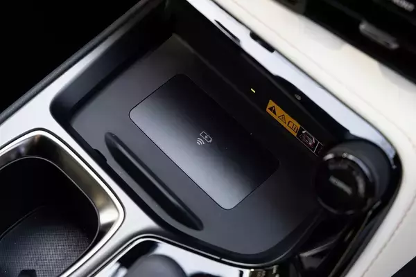 「レクサスのSUV「NX450h＋」は高い走行性能とオシャレなデザインでずっと走り続けたくなるクルマ」の画像