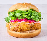 「パクチー5倍のやりすぎバーガーも！「パクチーバーガー」に新作」の画像6