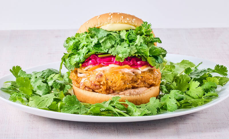 パクチー5倍のやりすぎバーガーも！「パクチーバーガー」に新作