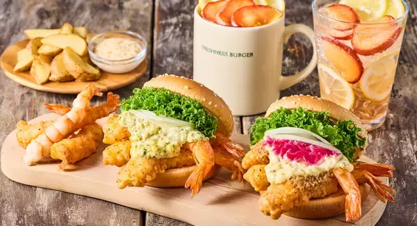 「“神の海老”バーガー降臨！はみだしちゃっている～」の画像