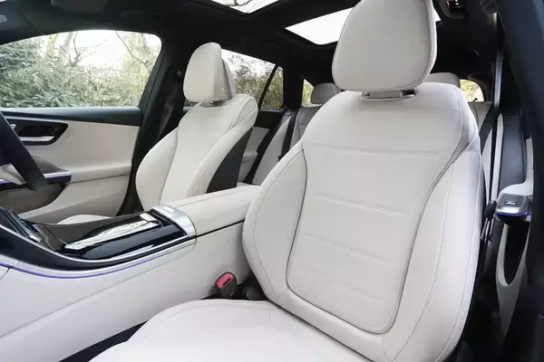 「最新「Cクラス」で感じるメルセデス・ベンツのプレミアムの底力」の画像