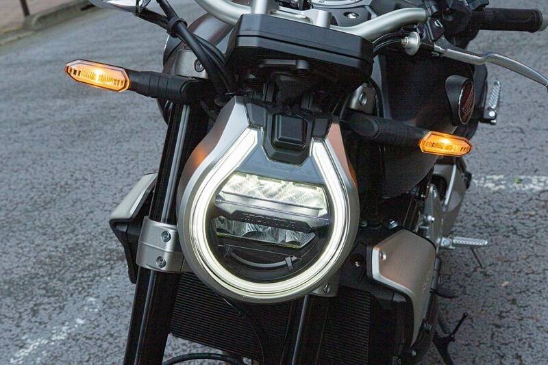 大型二輪免許取得したてだけどHonda「CB1000R」でスマホ連携を試した！