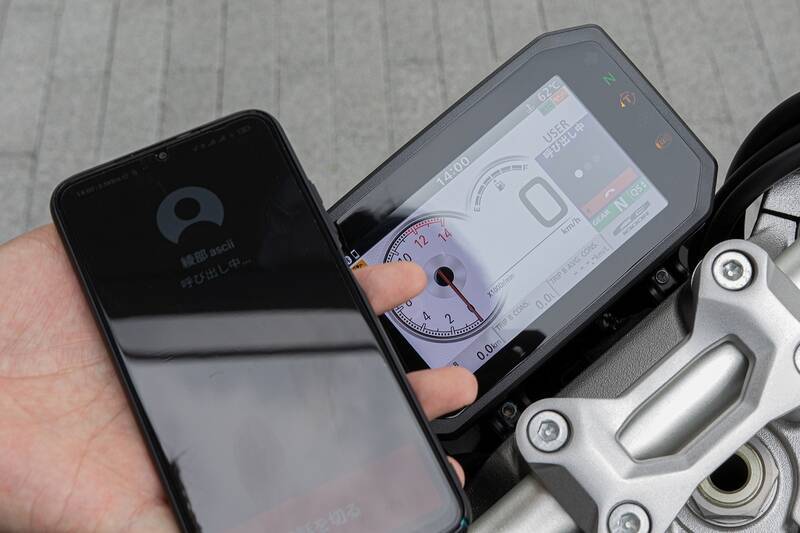 大型二輪免許取得したてだけどHonda「CB1000R」でスマホ連携を試した！
