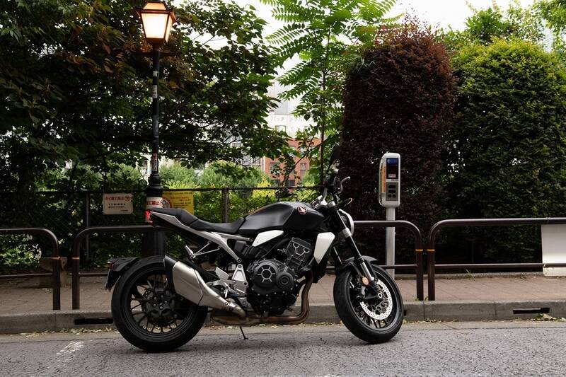 大型二輪免許取得したてだけどHonda「CB1000R」でスマホ連携を試した！