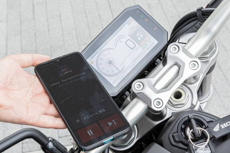 大型二輪免許取得したてだけどHonda「CB1000R」でスマホ連携を試した！