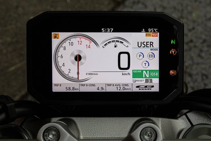 大型二輪免許取得したてだけどHonda「CB1000R」でスマホ連携を試した！