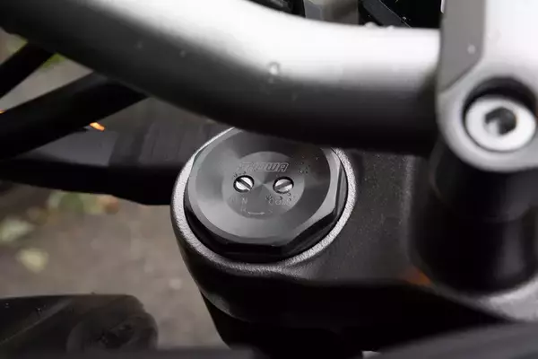 「大型二輪免許取得したてだけどHonda「CB1000R」でスマホ連携を試した！」の画像