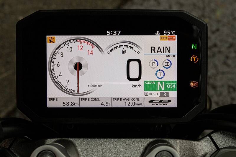 大型二輪免許取得したてだけどHonda「CB1000R」でスマホ連携を試した！