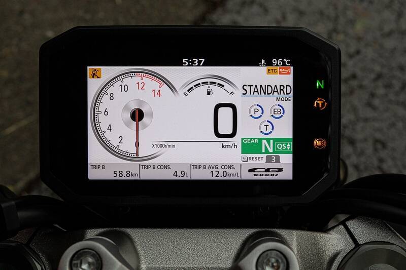 大型二輪免許取得したてだけどHonda「CB1000R」でスマホ連携を試した！